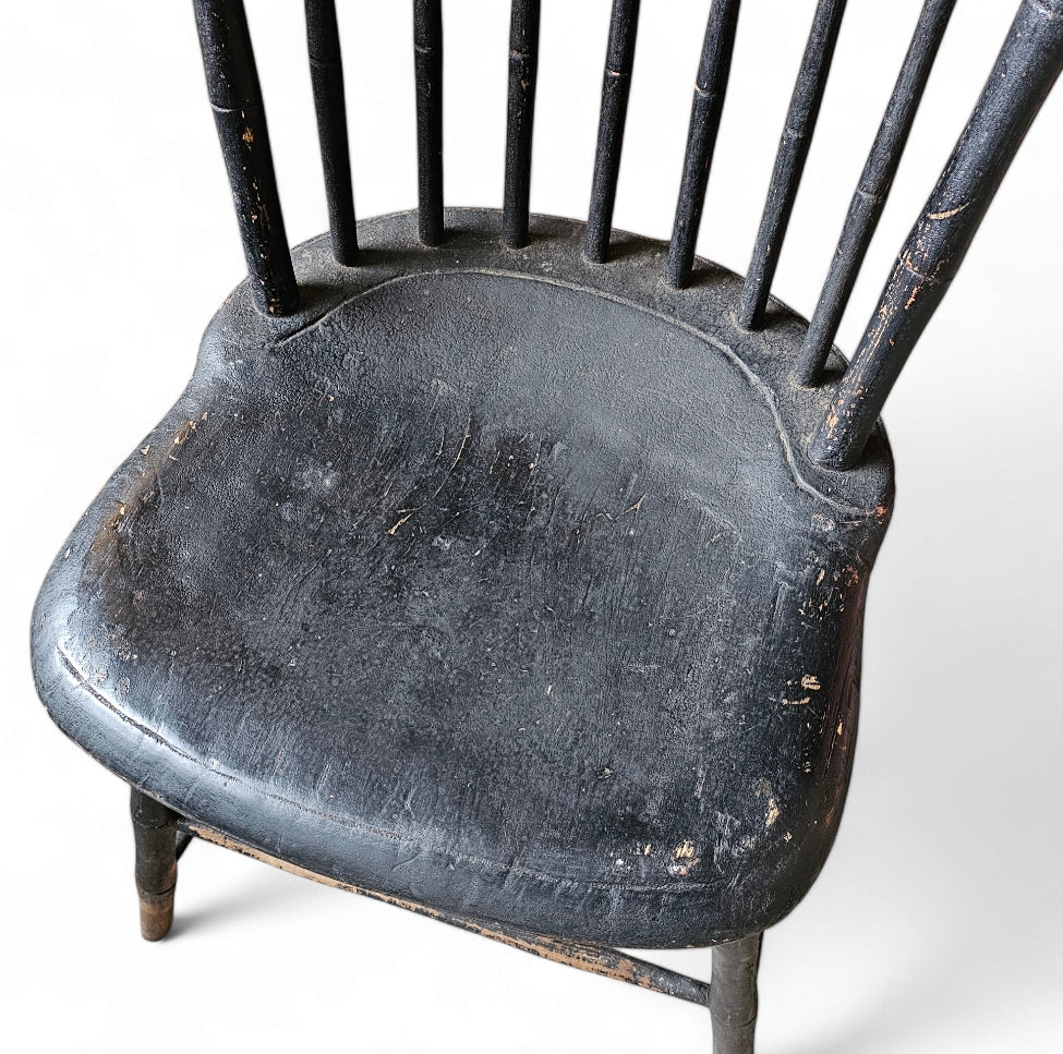 Early 19th Century Antique Fan Back Windsor Chair With Original Paint