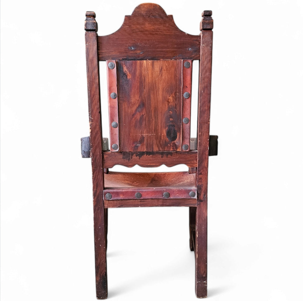 Early 20th Century Spanish Colonial-Style Silla Amplia Chair With Distressed Leather