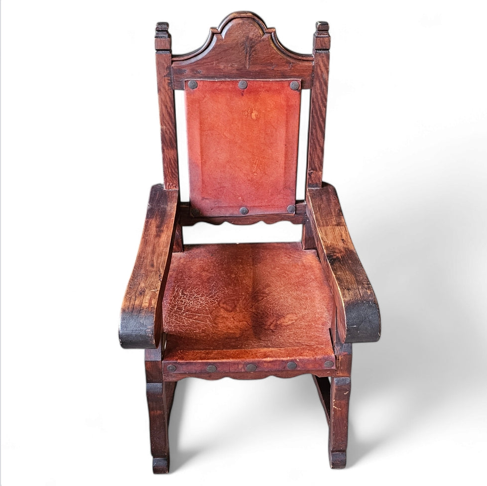 Early 20th Century Spanish Colonial-Style Silla Amplia Chair With Distressed Leather