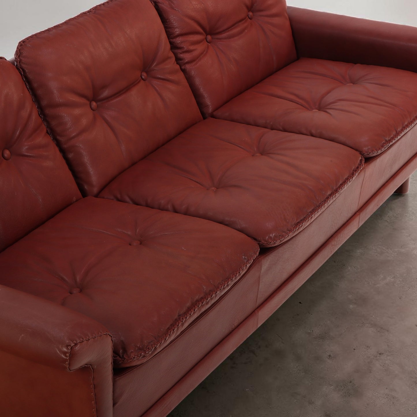 1970s Danish Oxblood Leather Sofa by Thams Kvalitet in the Style of De Sede