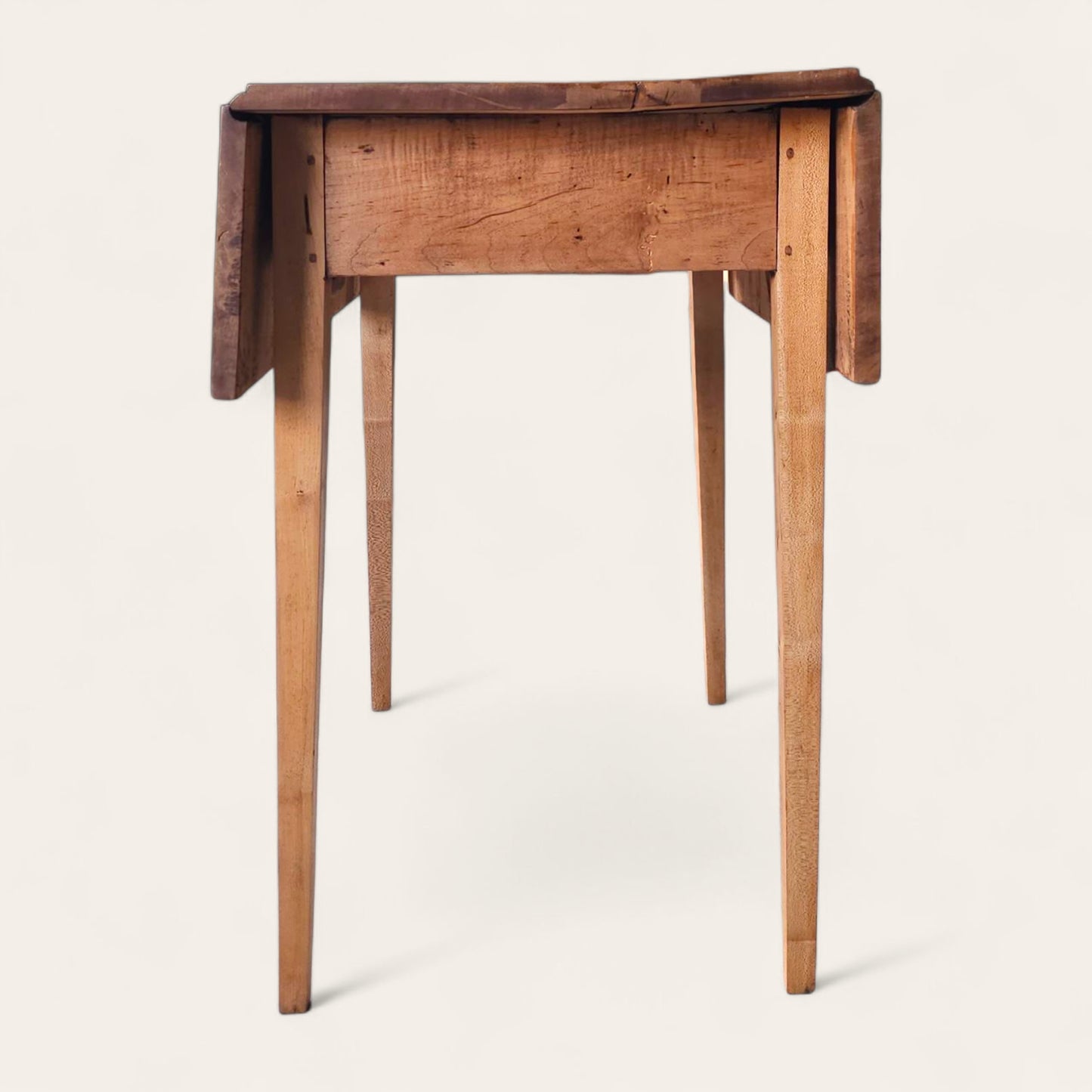 1790s New Bedford Pembroke Table in Tiger Maple