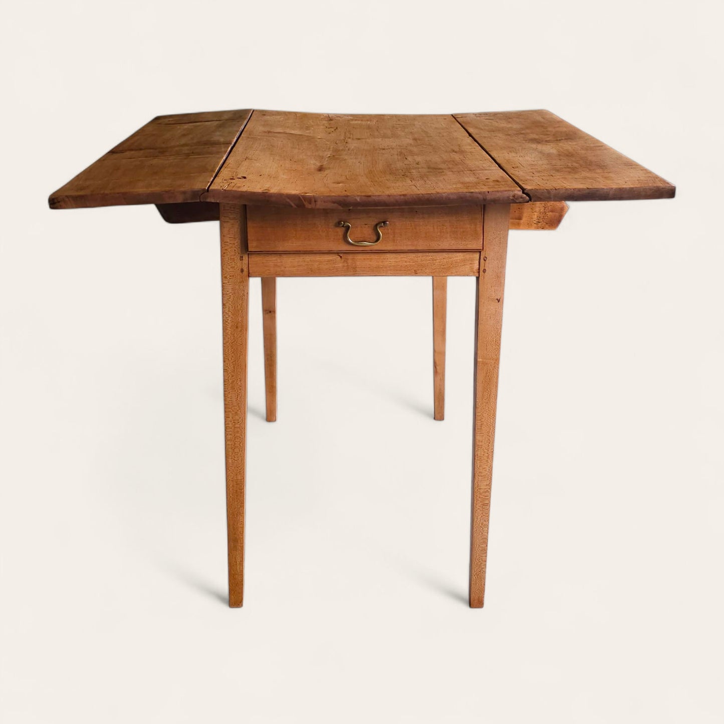 1790s New Bedford Pembroke Table in Tiger Maple