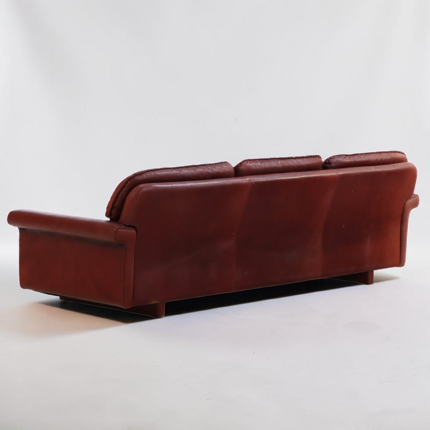1970s Danish Oxblood Leather Sofa by Thams Kvalitet in the Style of De Sede