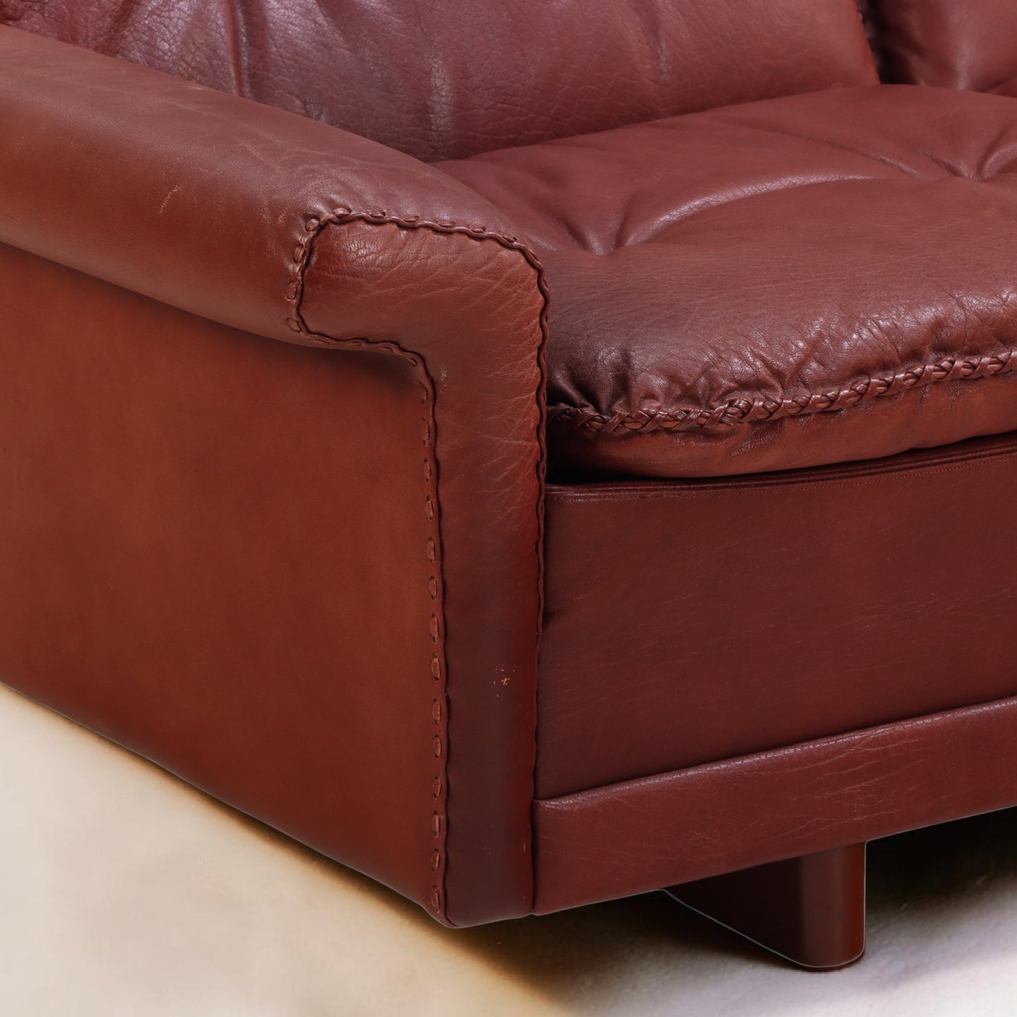 1970s Danish Oxblood Leather Sofa by Thams Kvalitet in the Style of De Sede