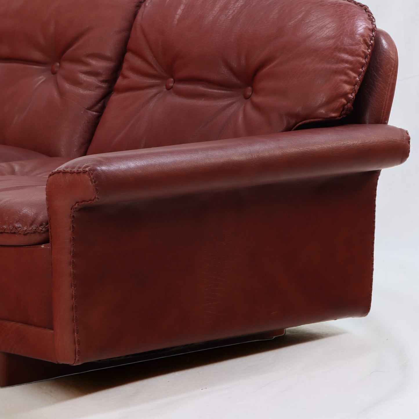 1970s Danish Oxblood Leather Sofa by Thams Kvalitet in the Style of De Sede