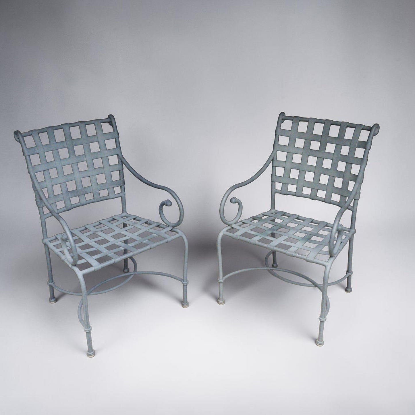 Brown Jordan Florentine Three-Piece Patio Set in Speckled Charcoal Finish
